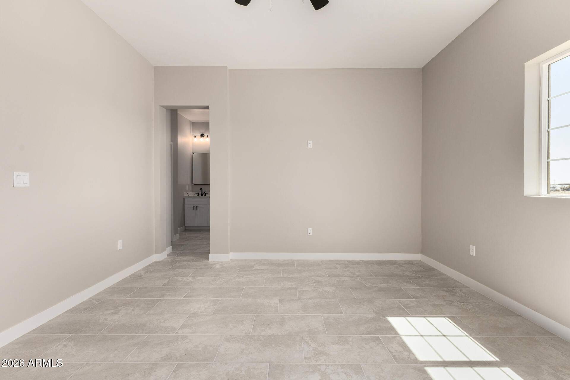 37289 W HILTON Avenue