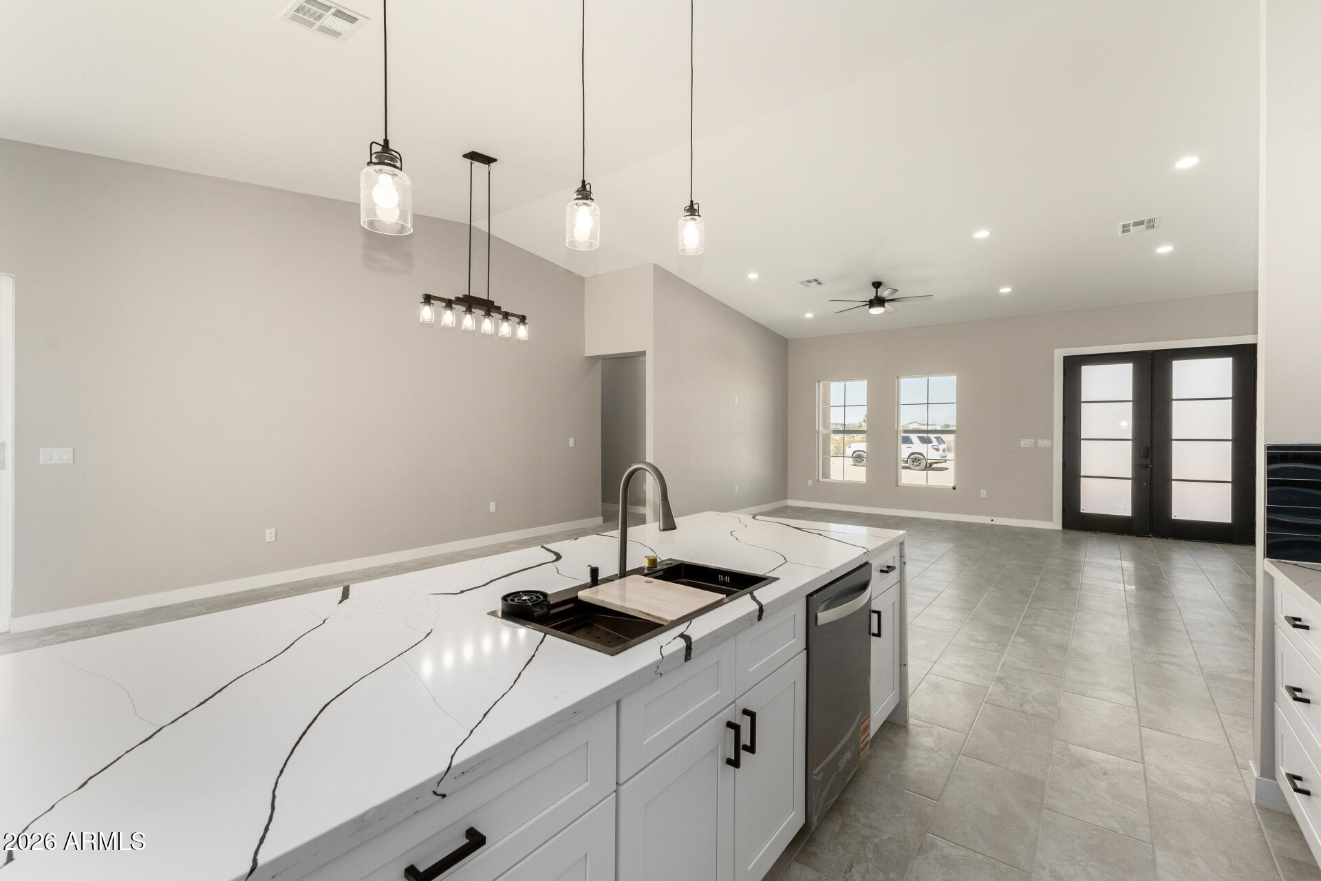 37289 W HILTON Avenue