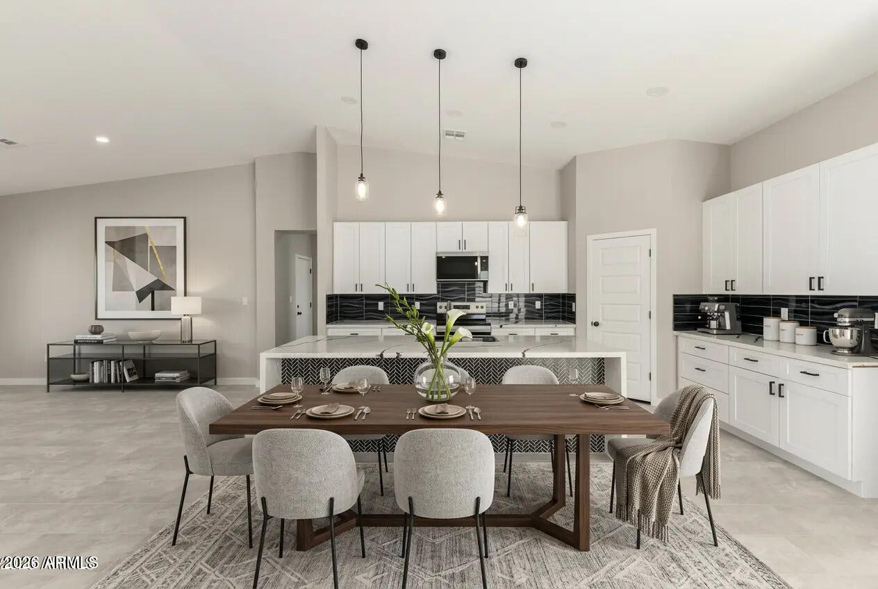 37289 W HILTON Avenue