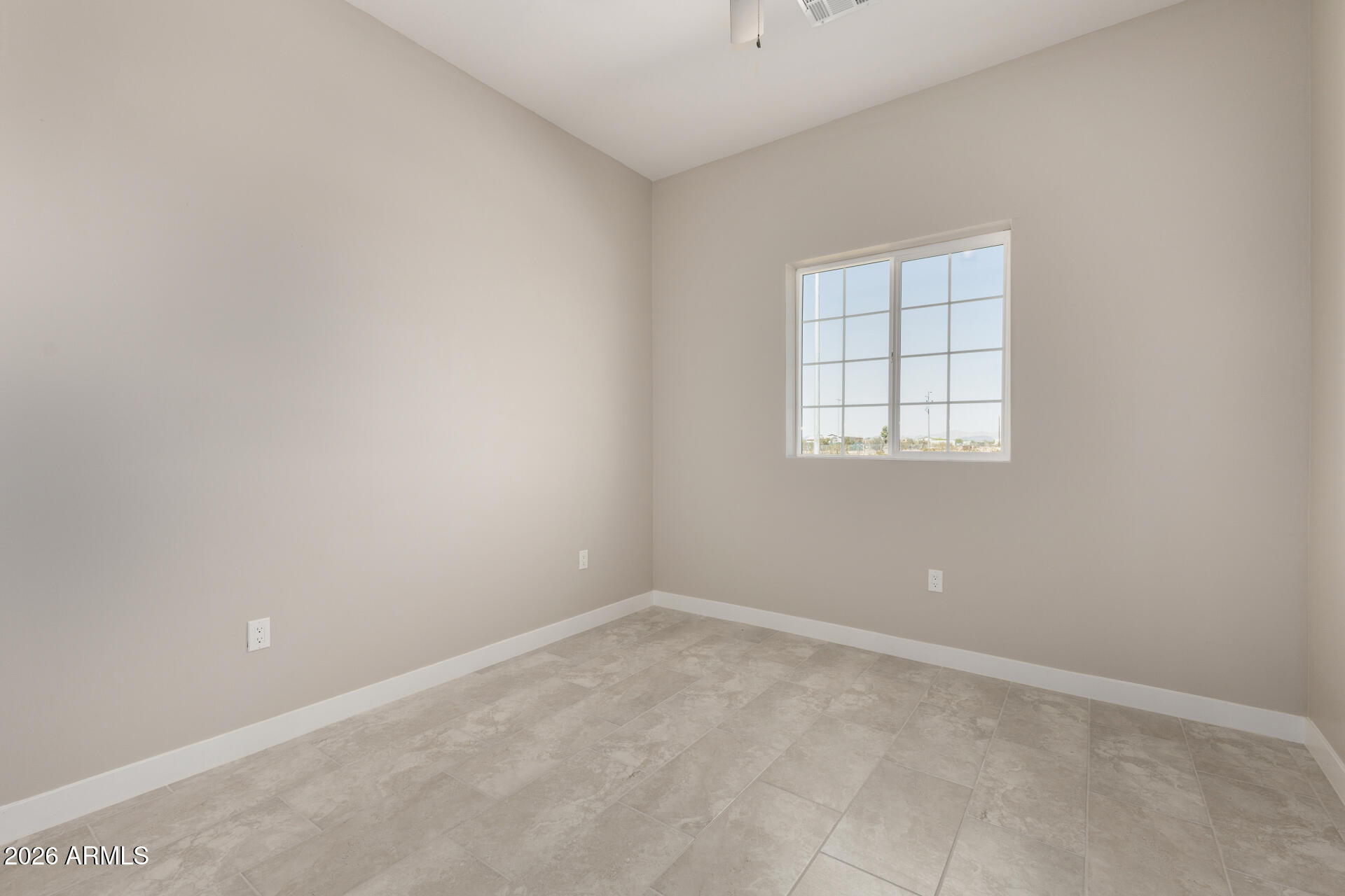 37289 W HILTON Avenue