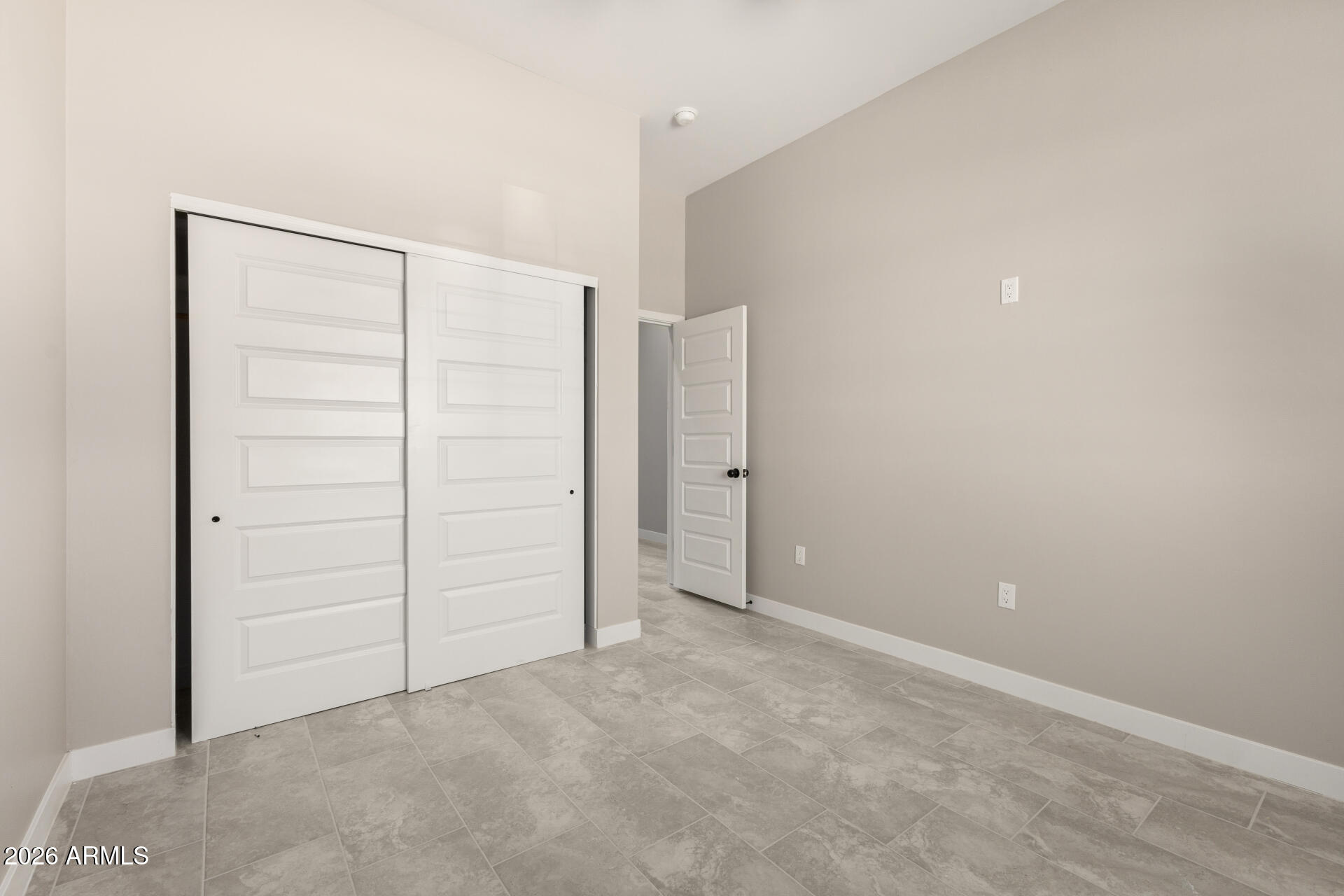 37289 W HILTON Avenue