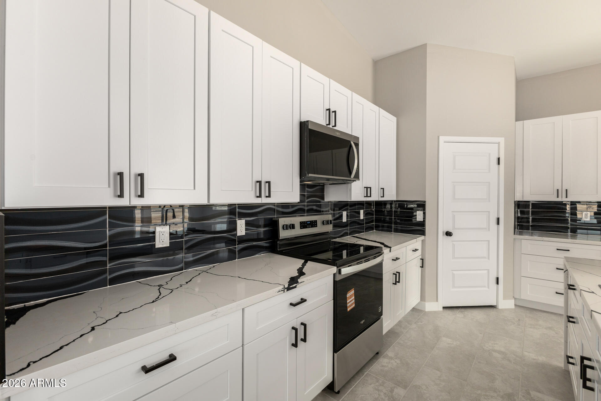 37289 W HILTON Avenue