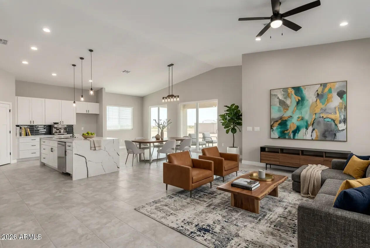 37289 W HILTON Avenue