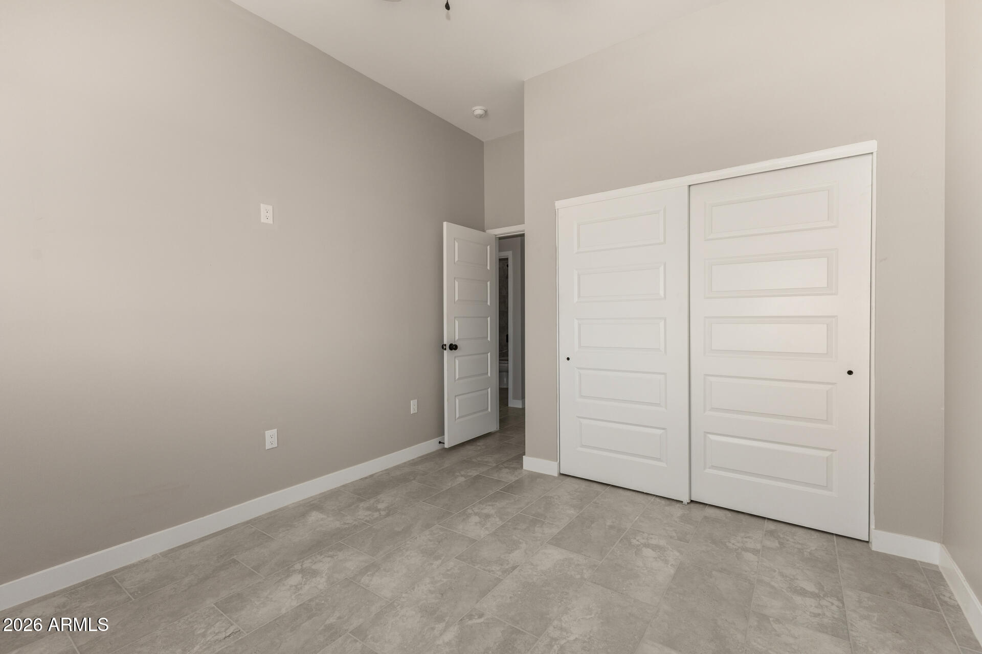 37289 W HILTON Avenue