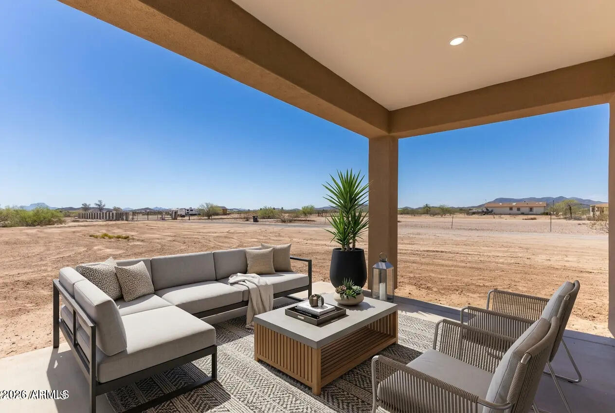 37289 W HILTON Avenue