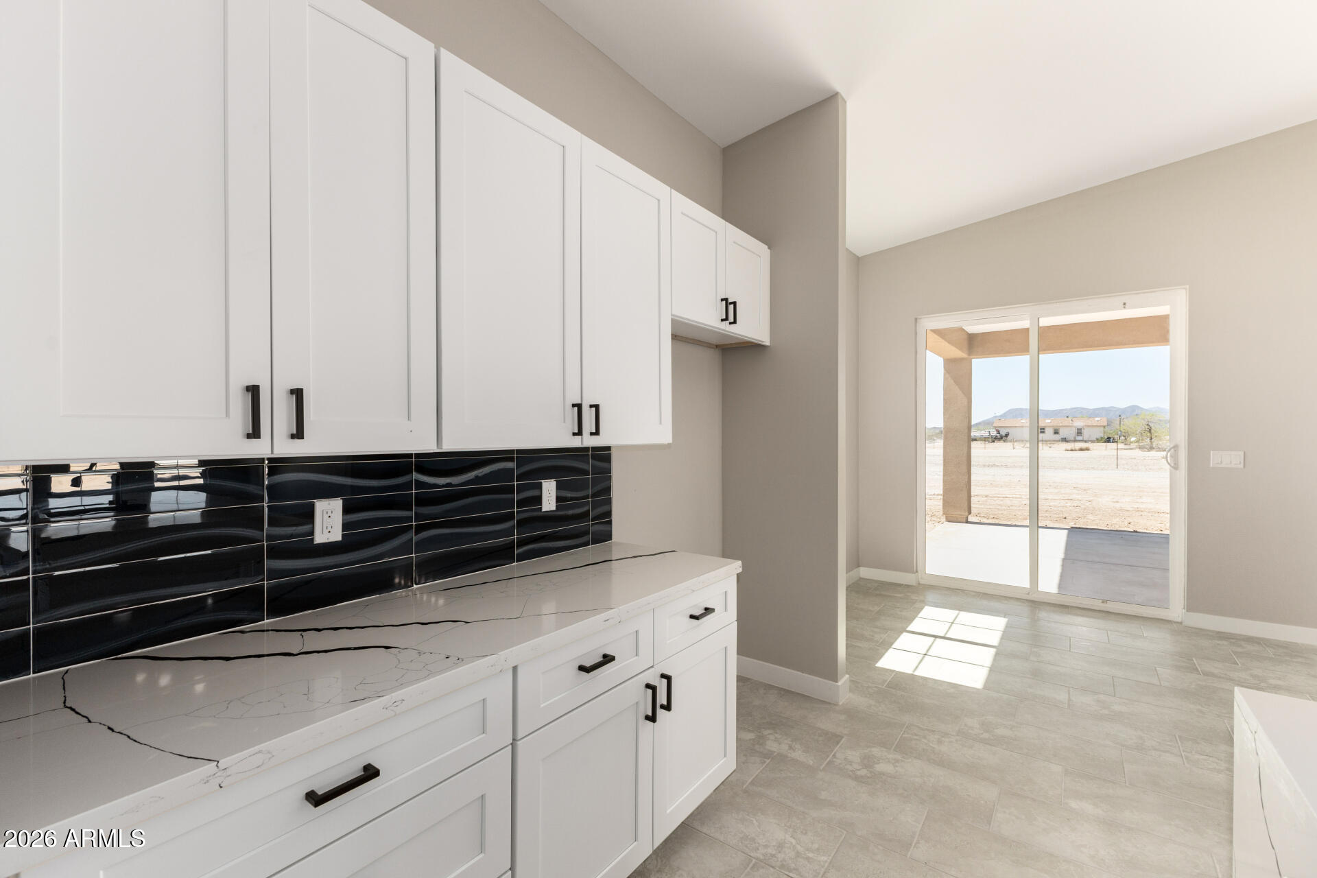 37289 W HILTON Avenue