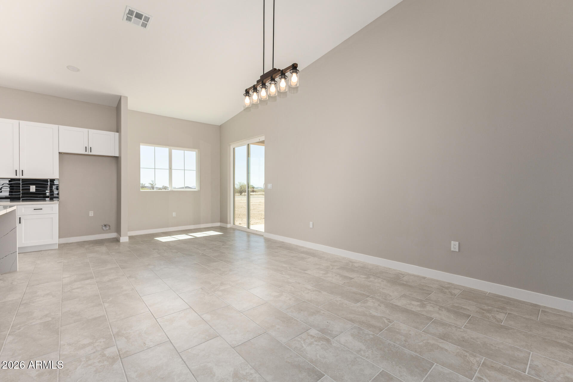 37289 W HILTON Avenue