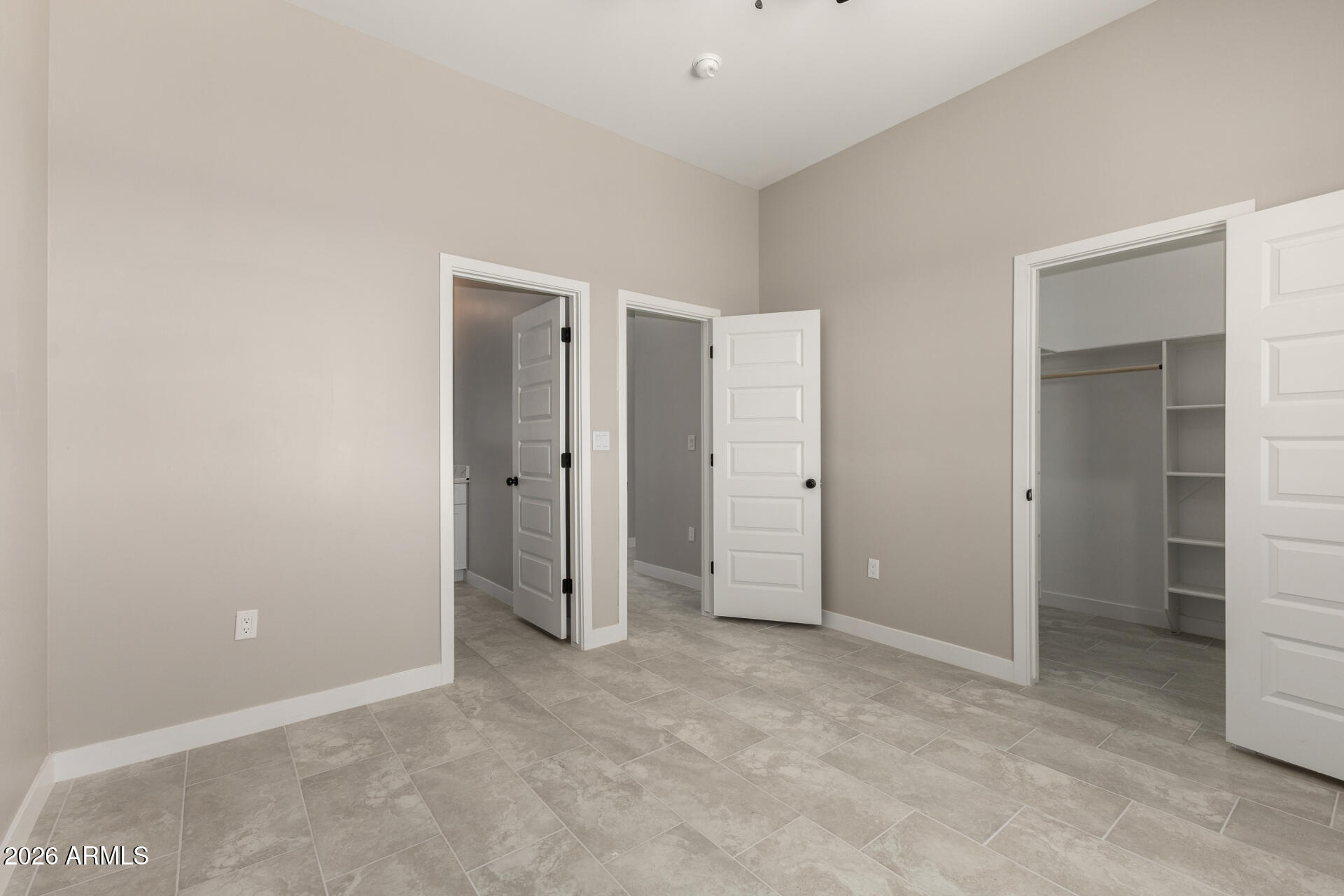 37289 W HILTON Avenue