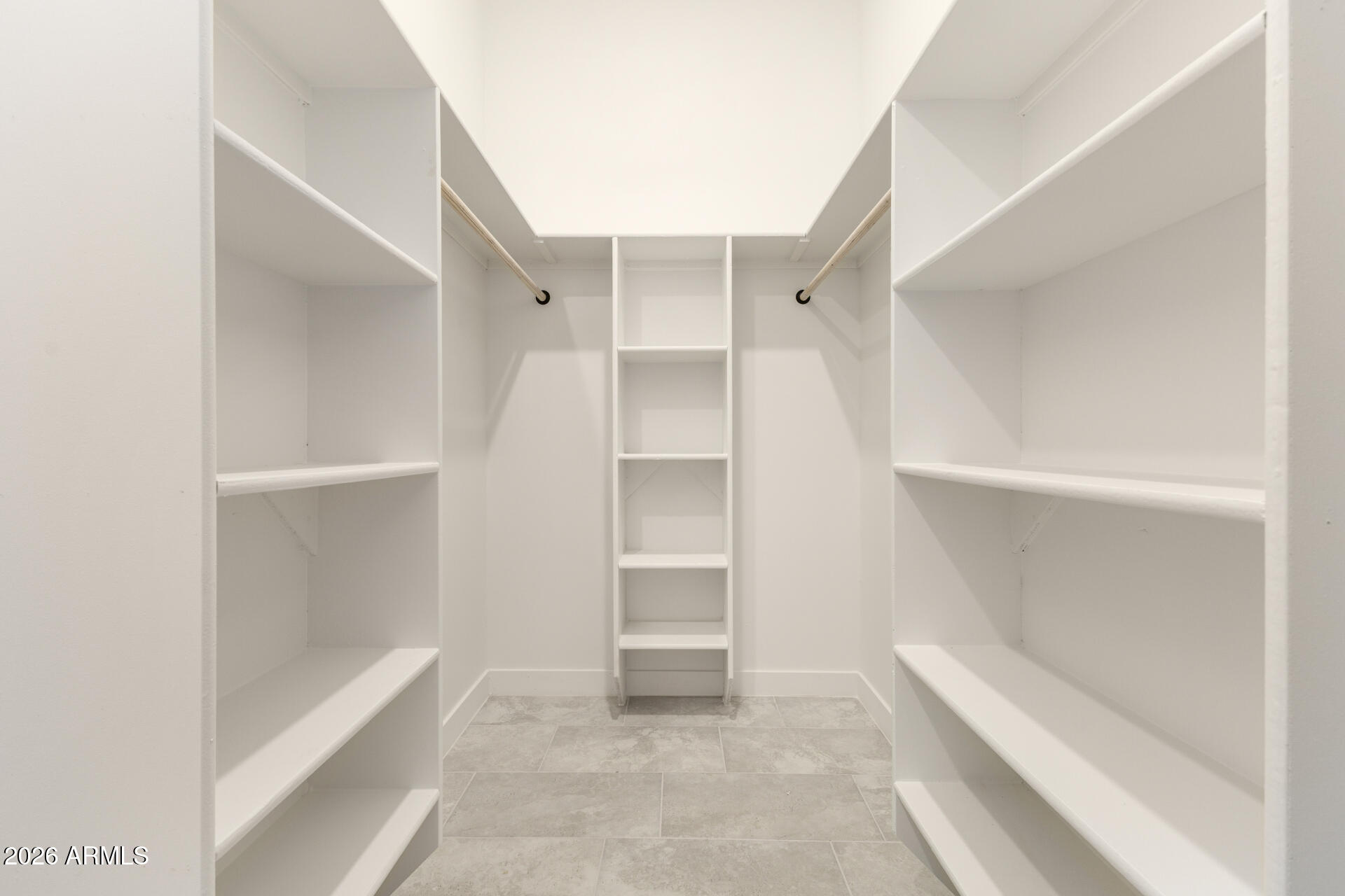 37289 W HILTON Avenue