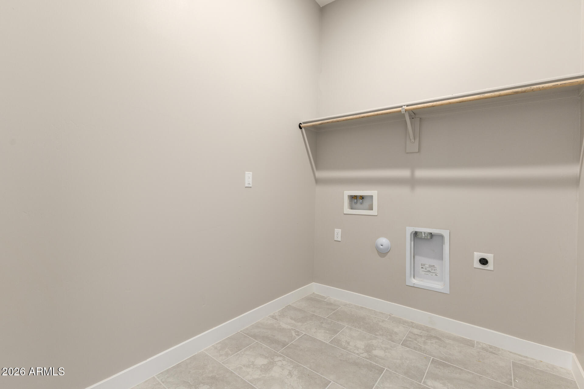 37289 W HILTON Avenue