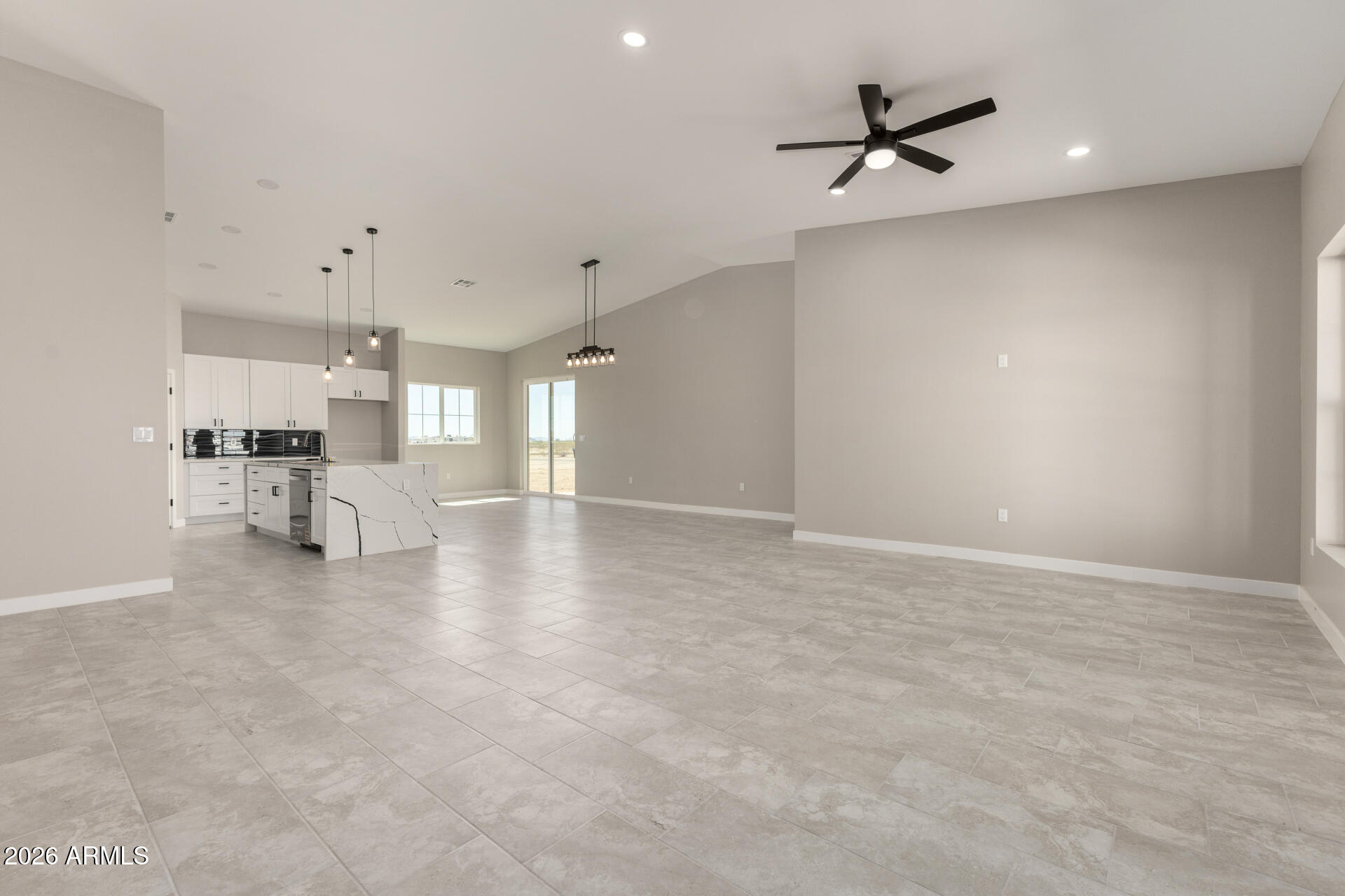 37289 W HILTON Avenue