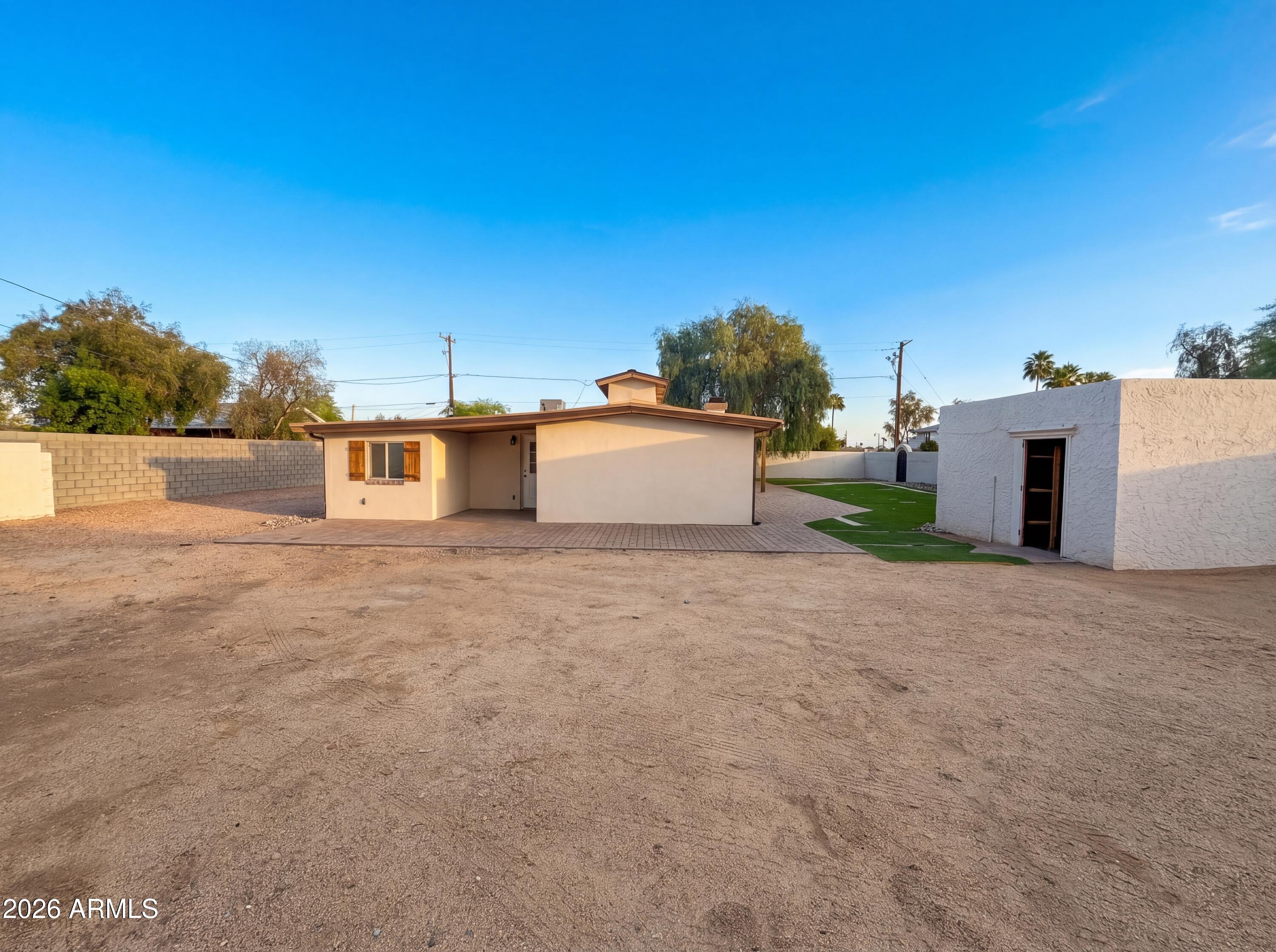 2722 E NISBET Road