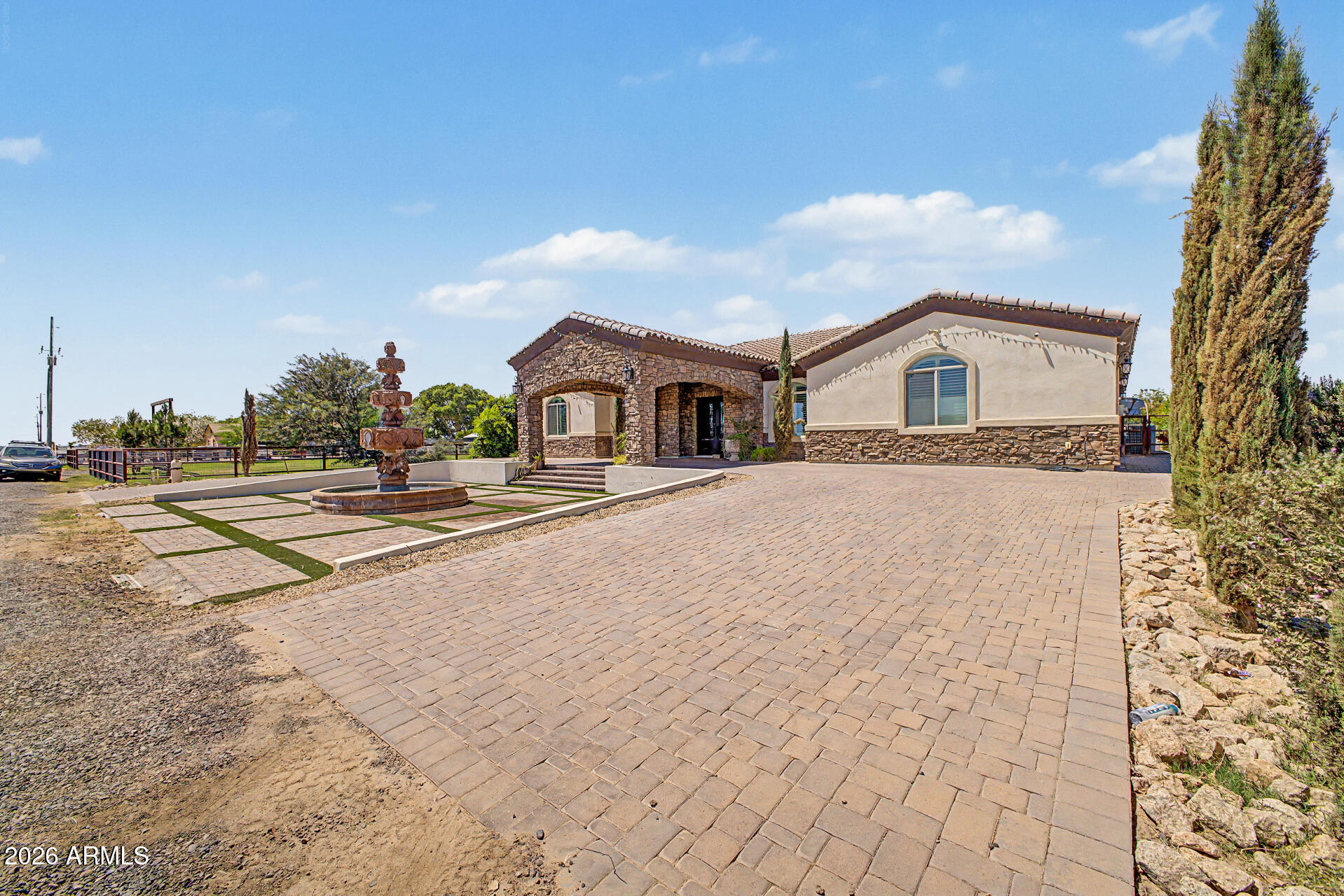 22516 W SOUTH MOUNTAIN Avenue
