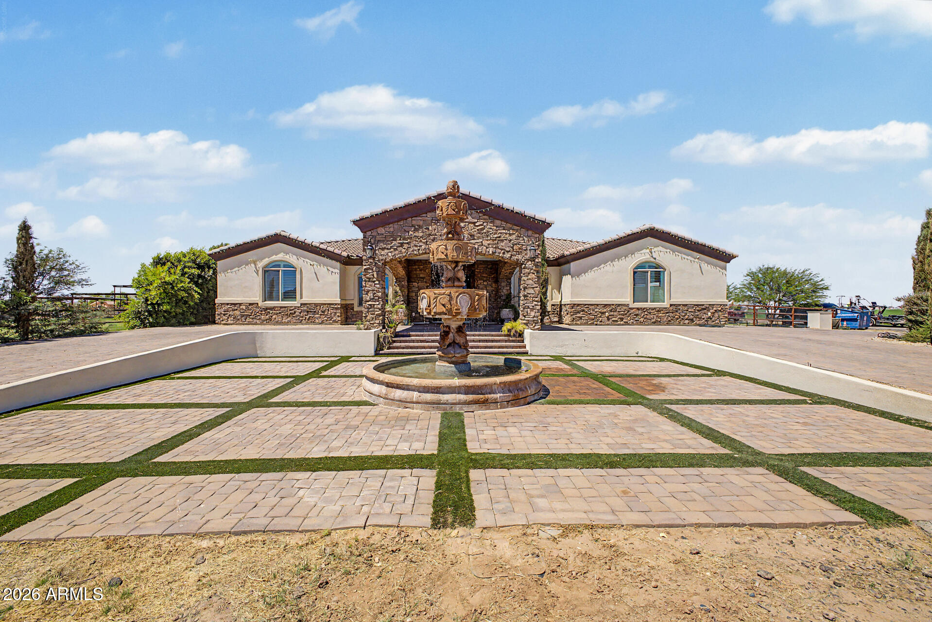 22516 W SOUTH MOUNTAIN Avenue