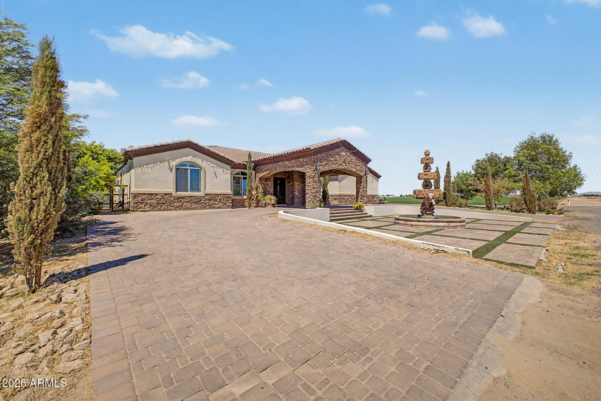 22516 W SOUTH MOUNTAIN Avenue