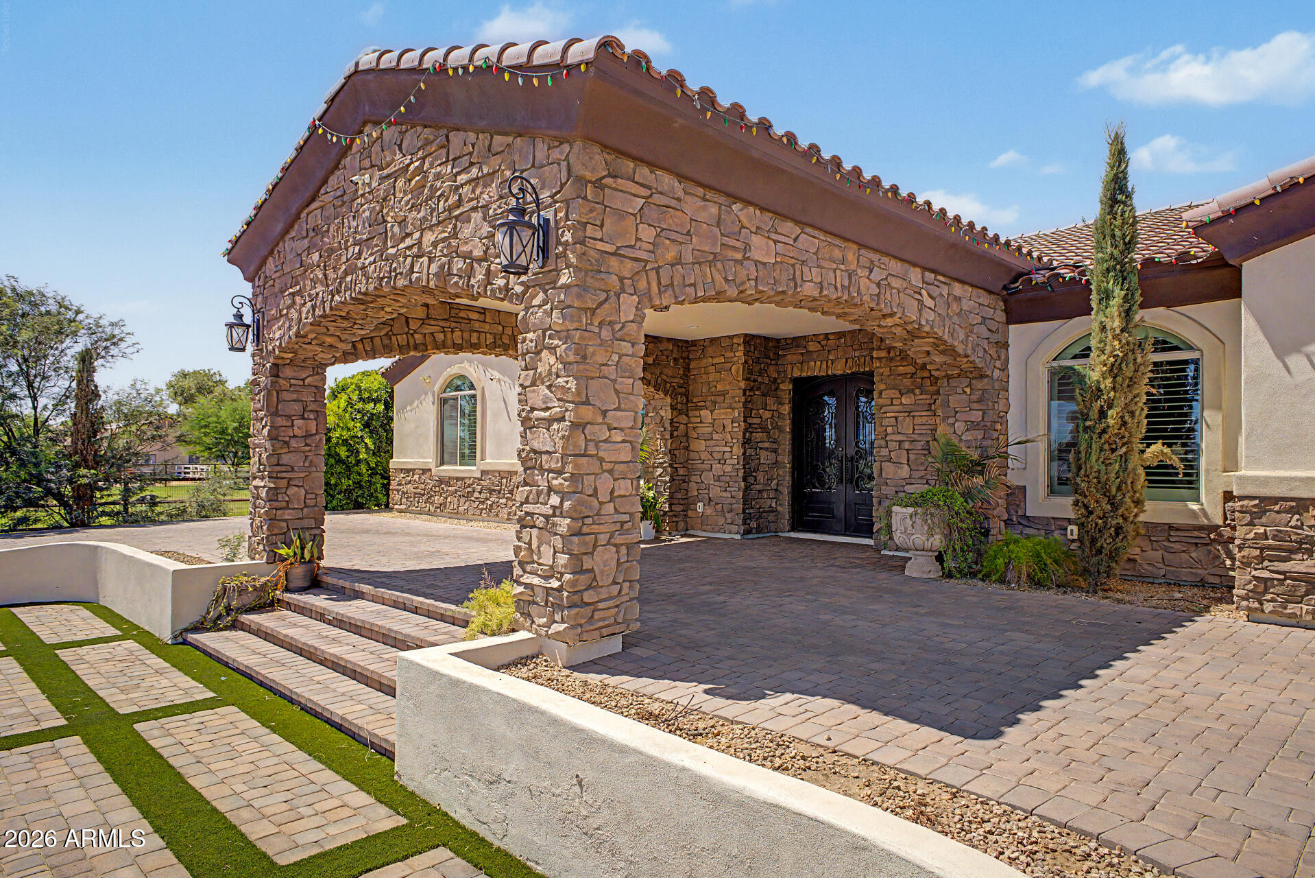 22516 W SOUTH MOUNTAIN Avenue