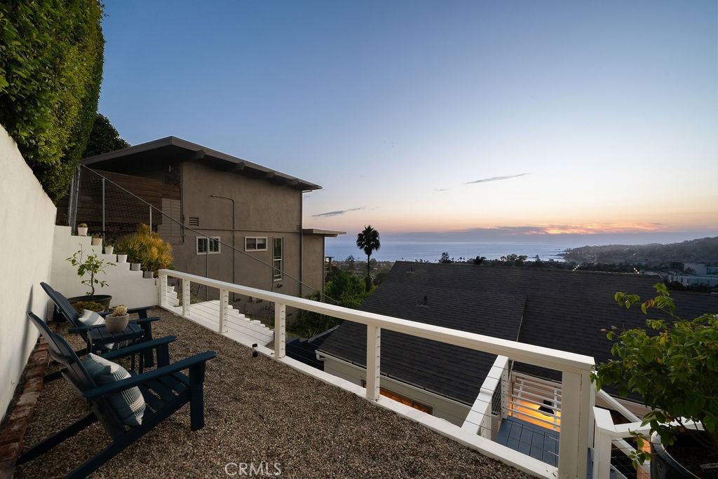 933 Coast View
