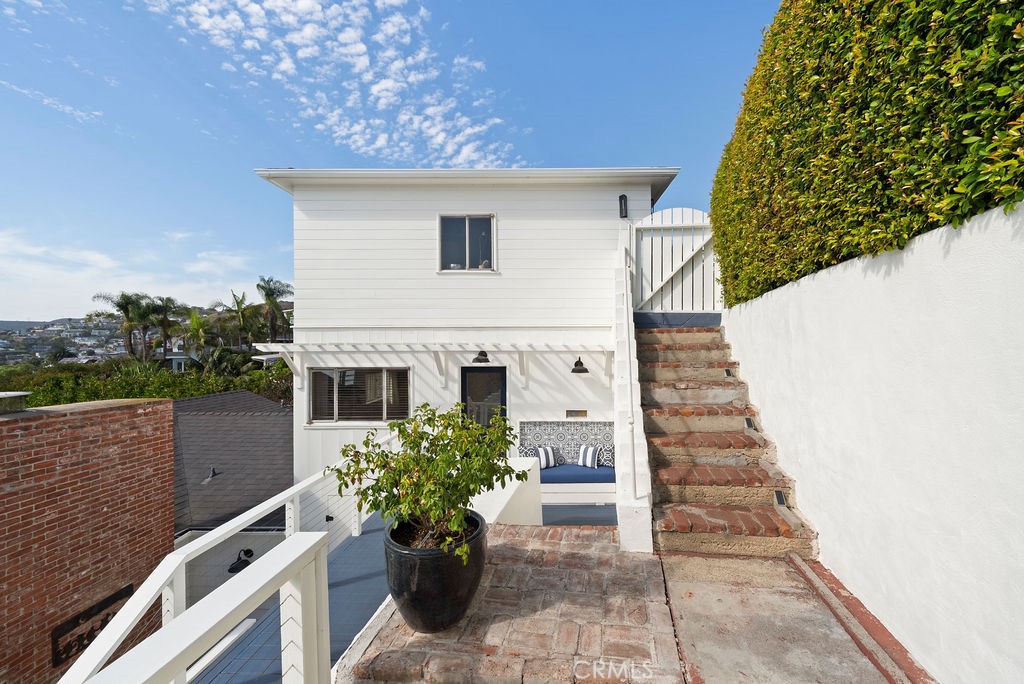 933 Coast View