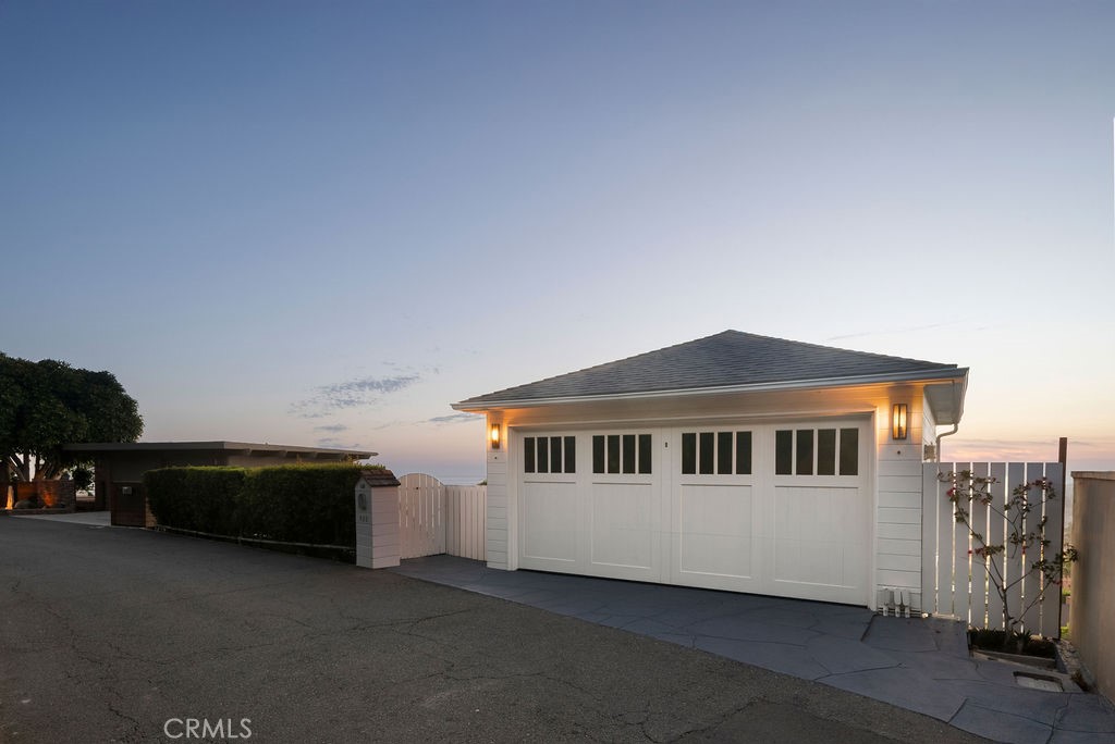 933 Coast View