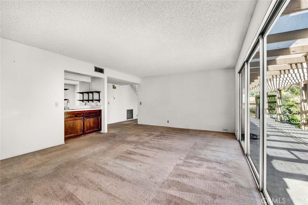 3121 S Sycamore Street