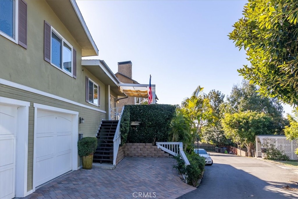 737 Griffith Way