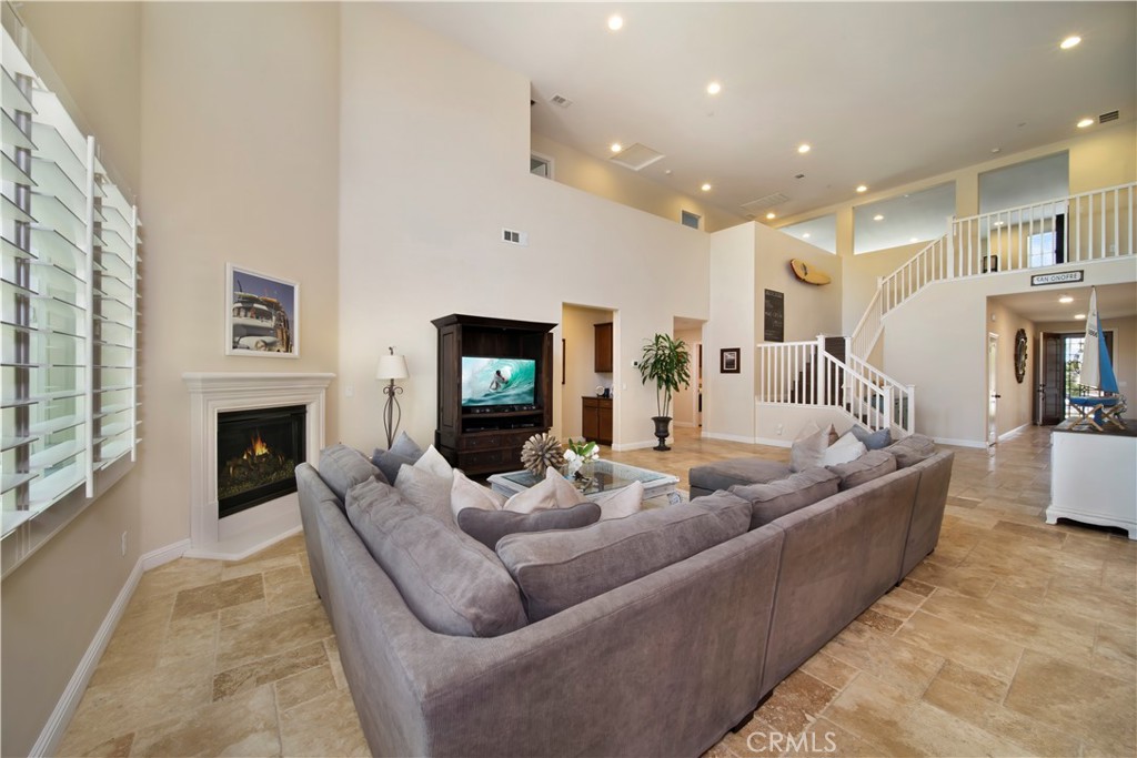 5572 Thoroughbred Street