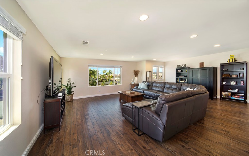 5572 Thoroughbred Street