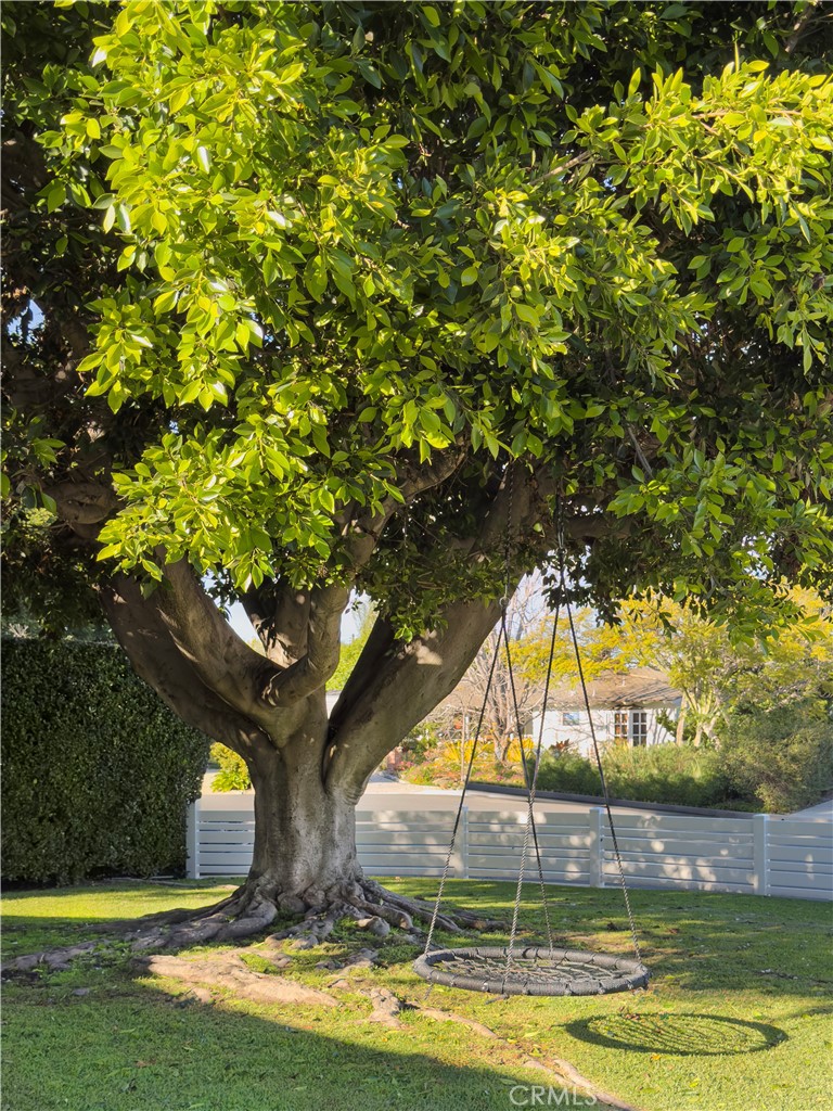 389 Mira Loma