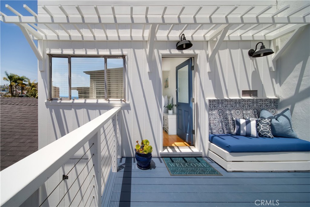 933 Coast View Drive