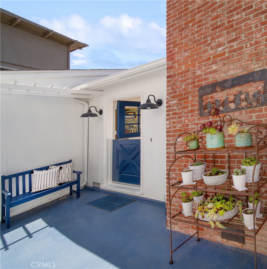 933 Coast View Drive
