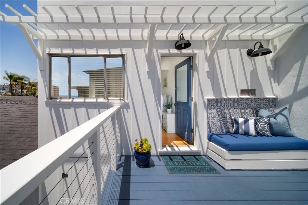 933 Coast View Drive