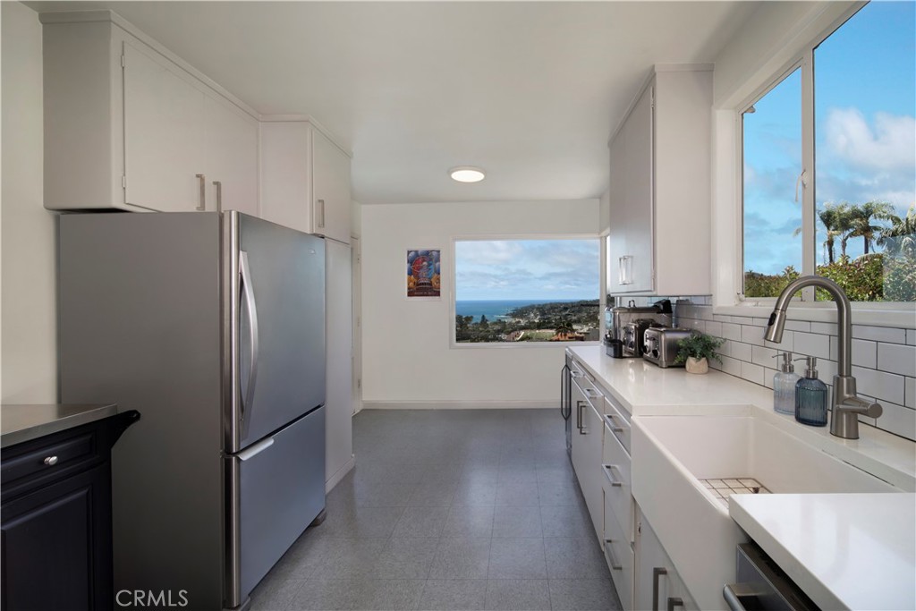 933 Coast View Drive