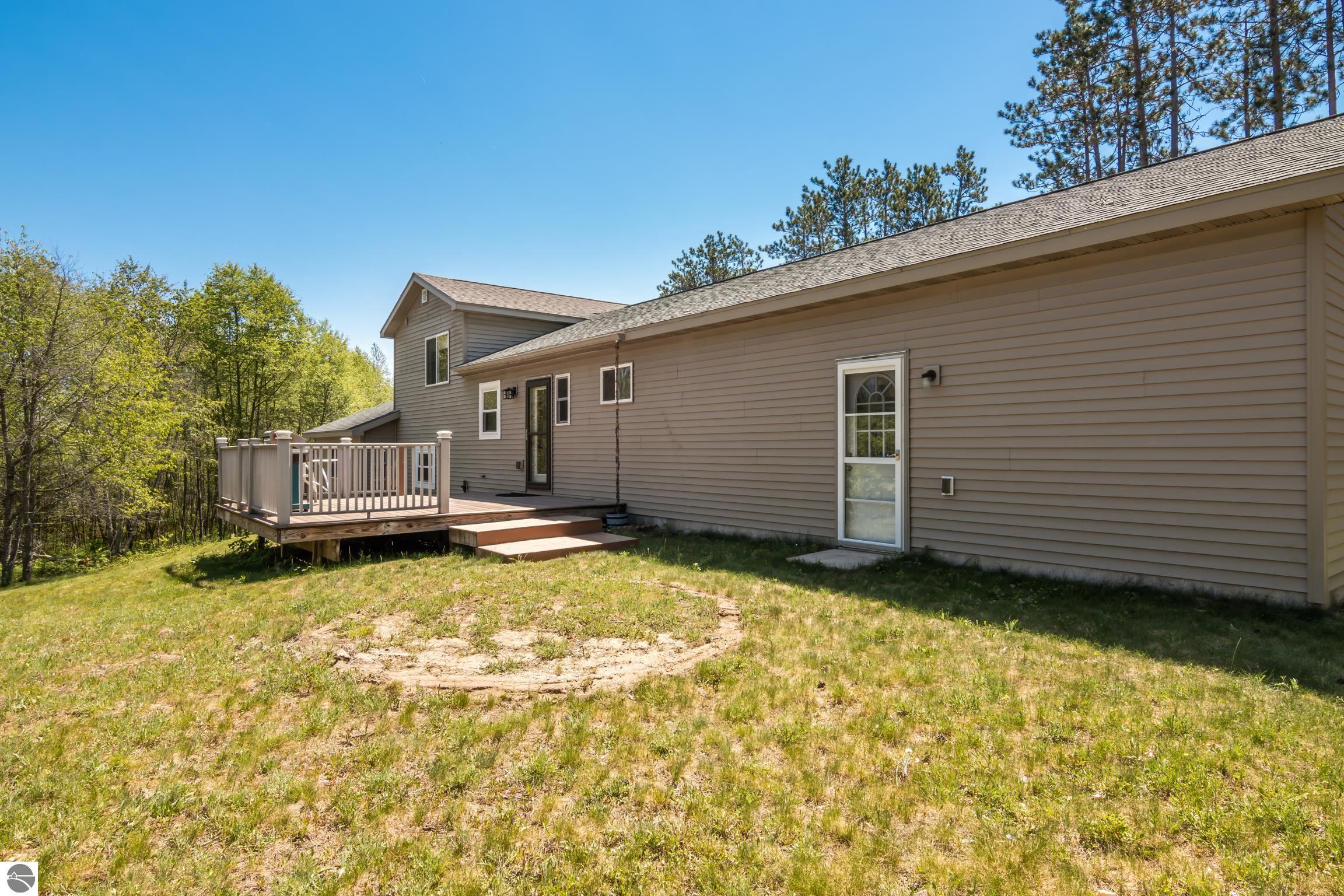 2901 Woodqueen Trail