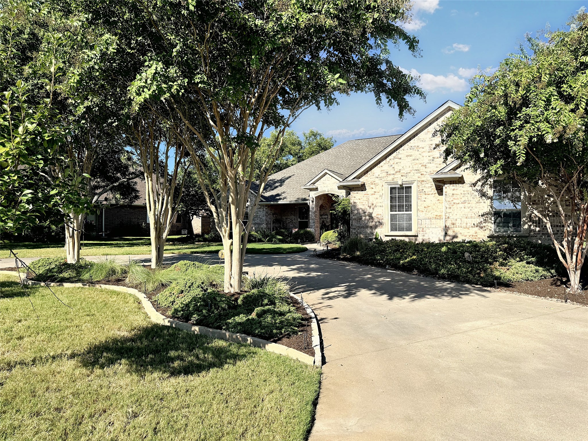 6607 Colonial Drive