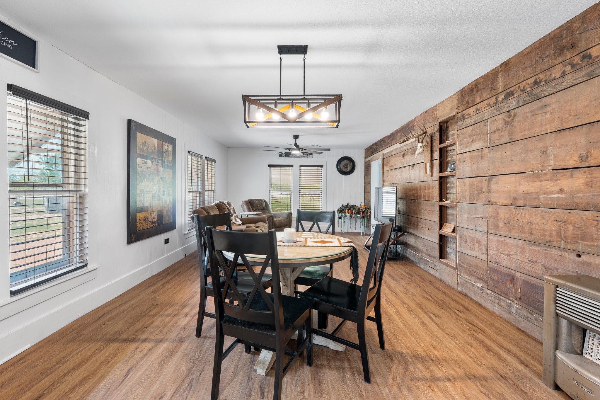 4820 N Highway 281