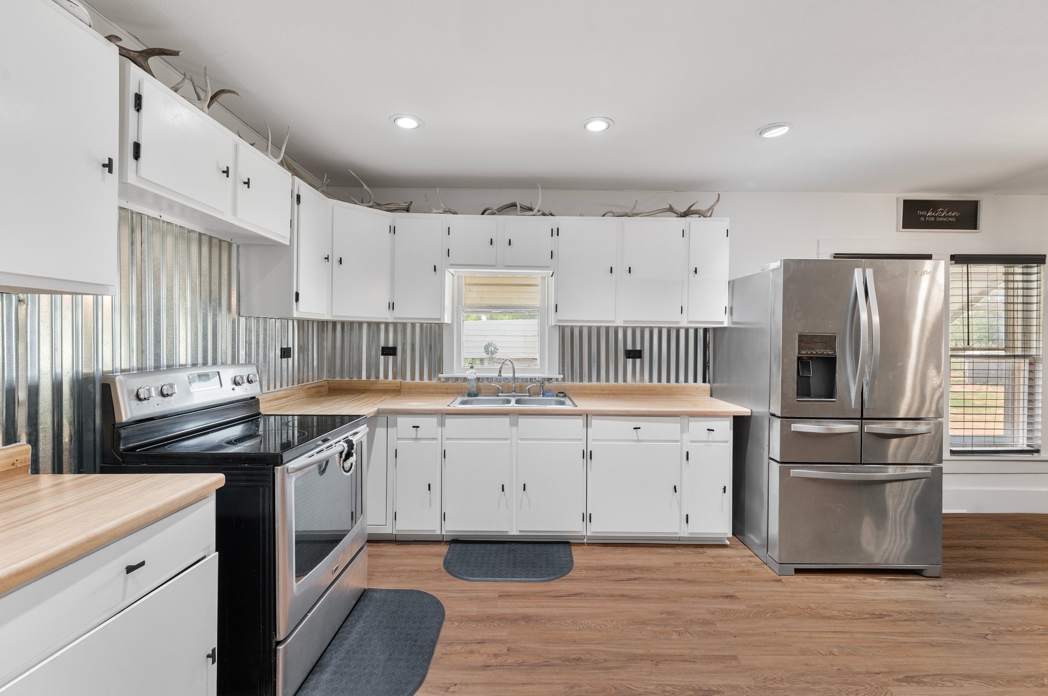 4820 N Highway 281