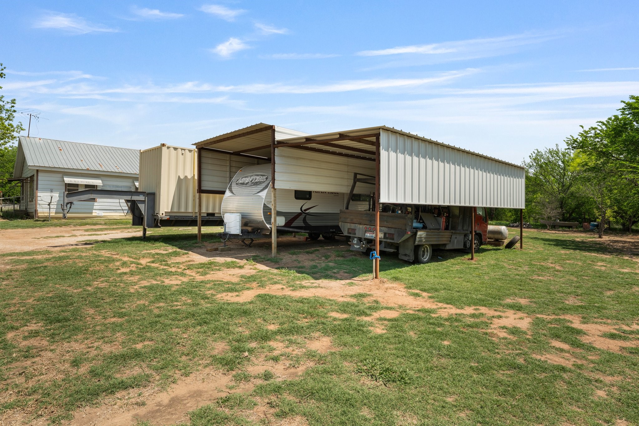 4820 N Highway 281