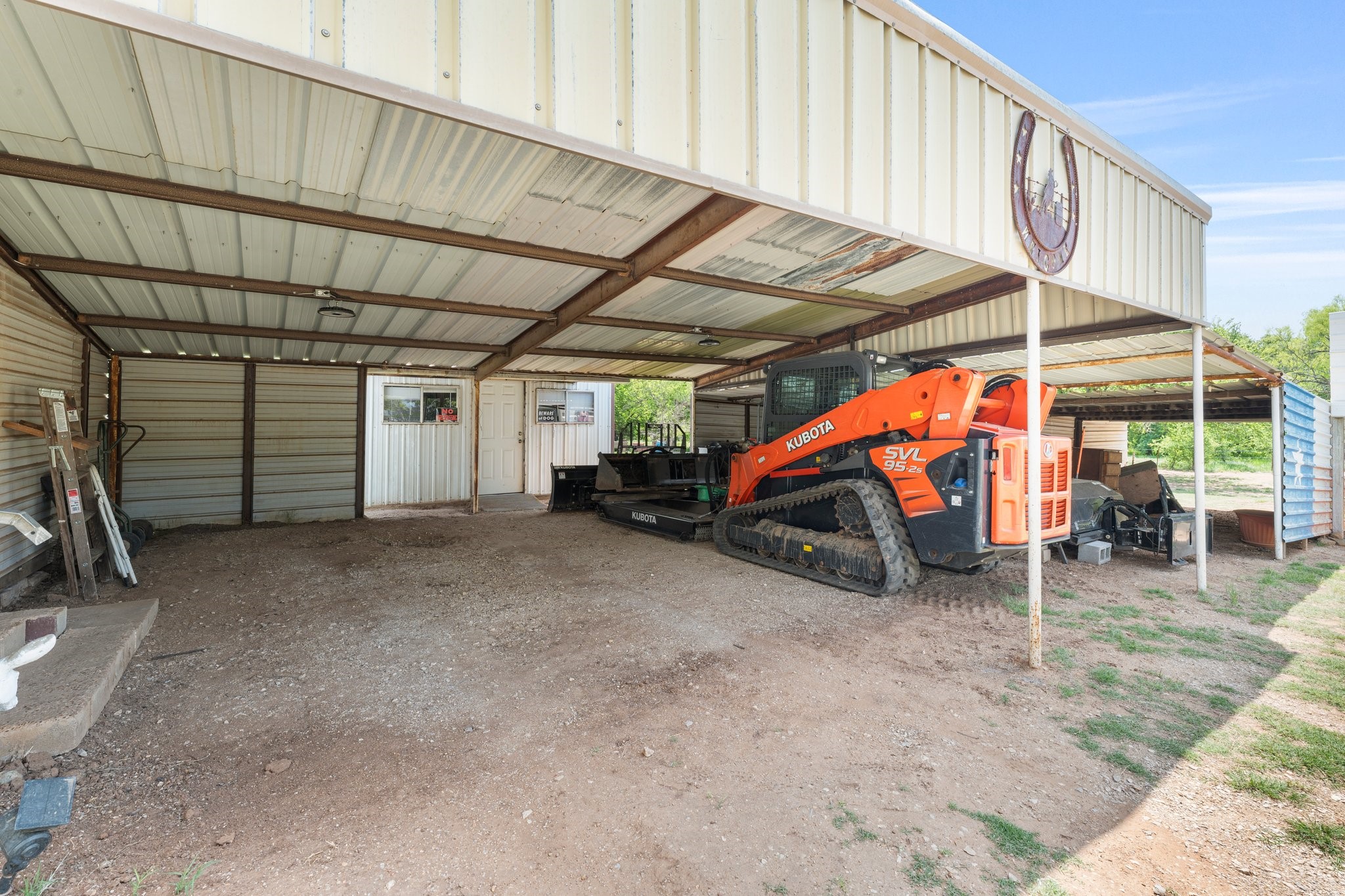4820 N Highway 281