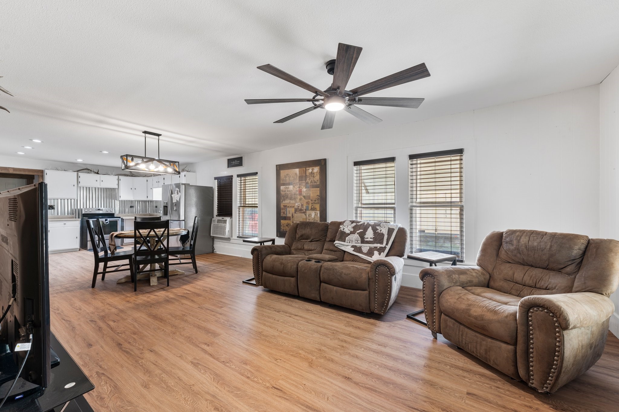 4820 N Highway 281