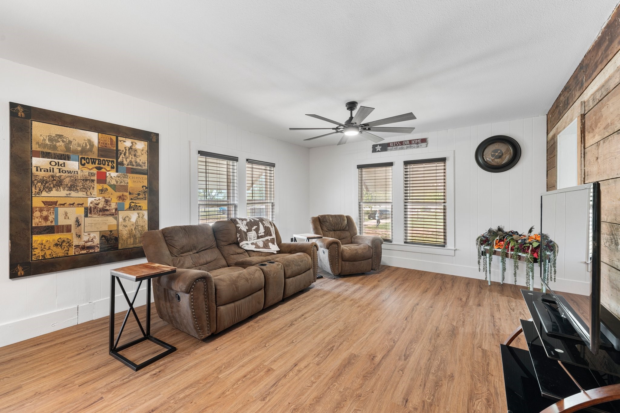 4820 N Highway 281