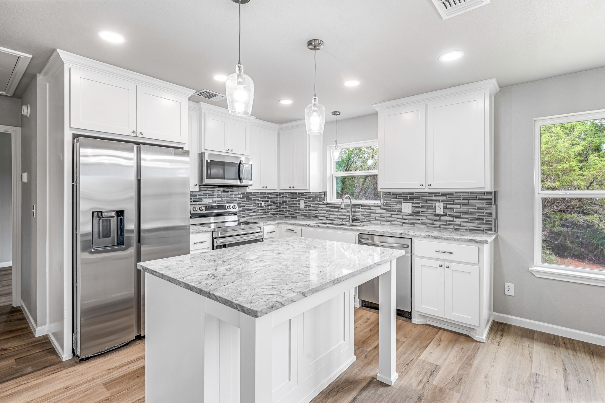 915 Comanche Cove Drive