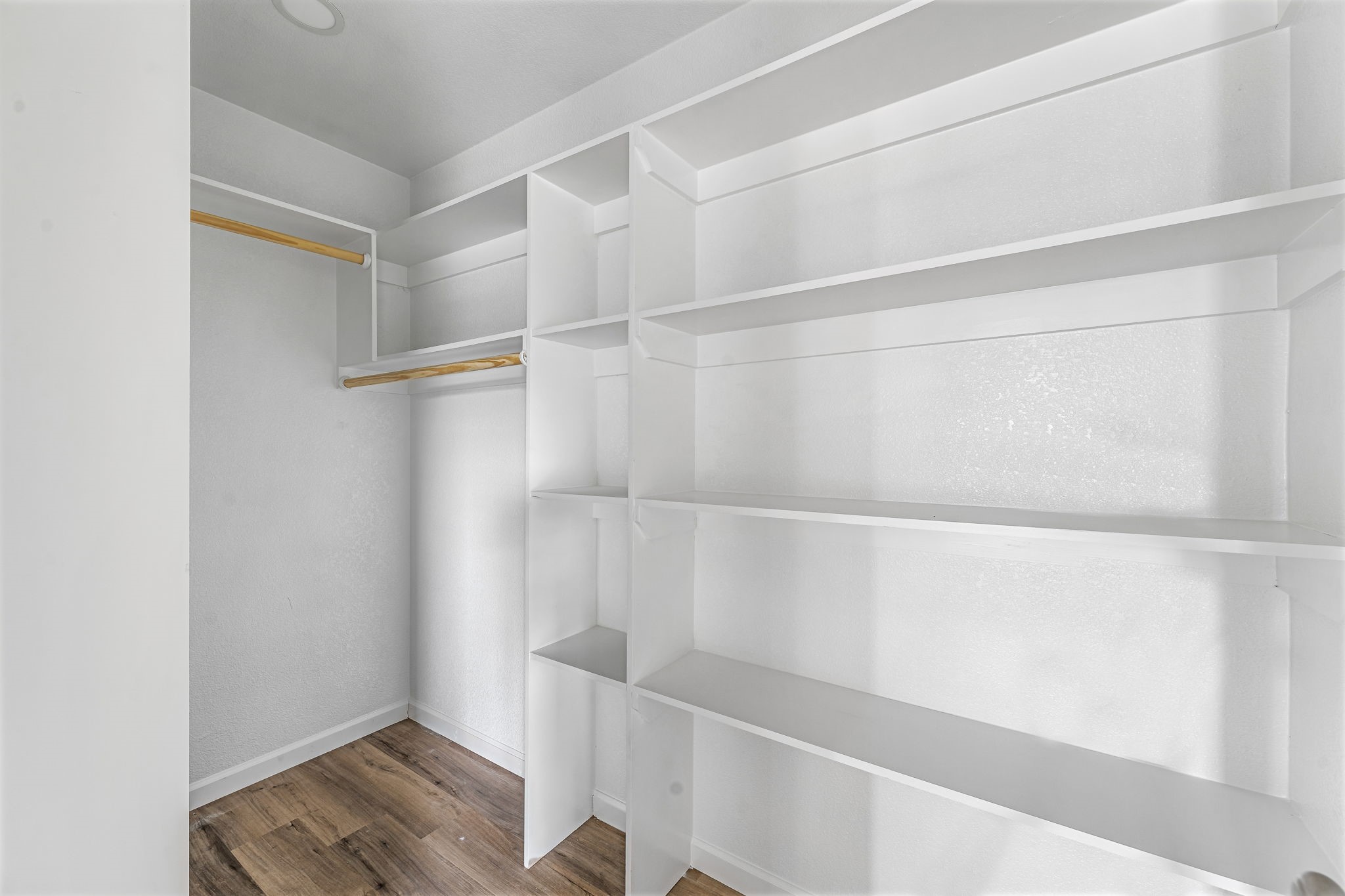 915 Comanche Cove Drive