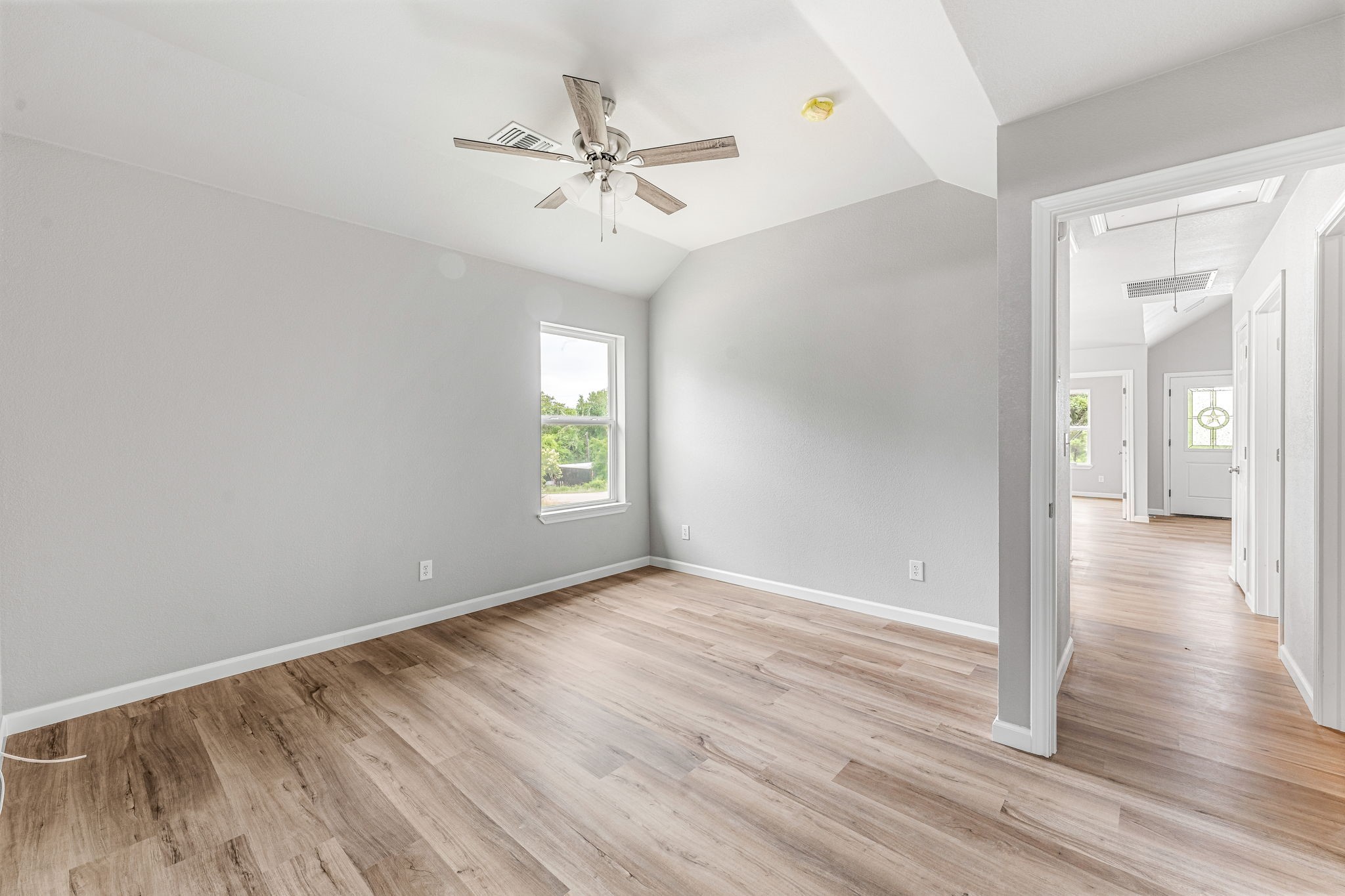 915 Comanche Cove Drive