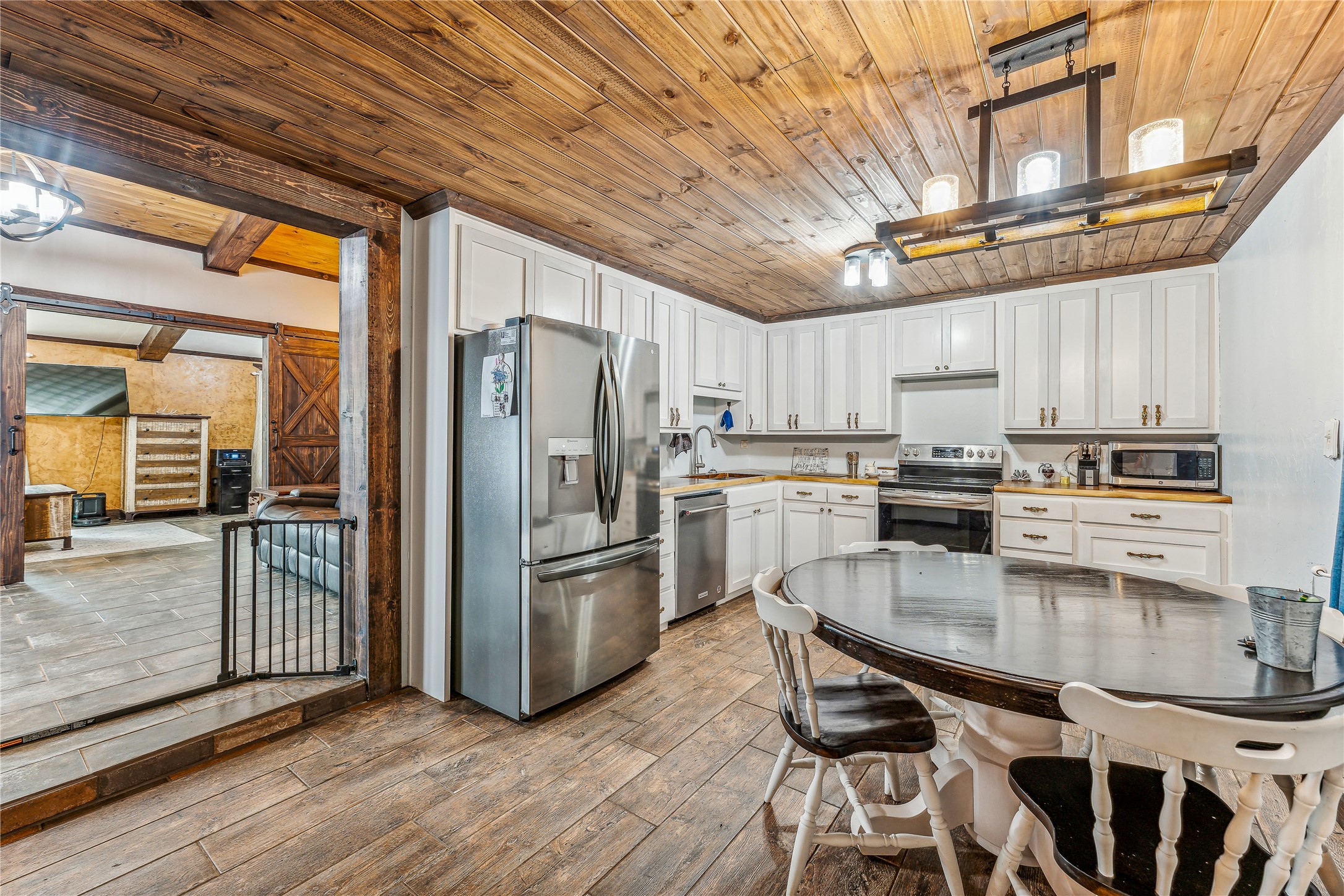 2283 US Highway 281 N