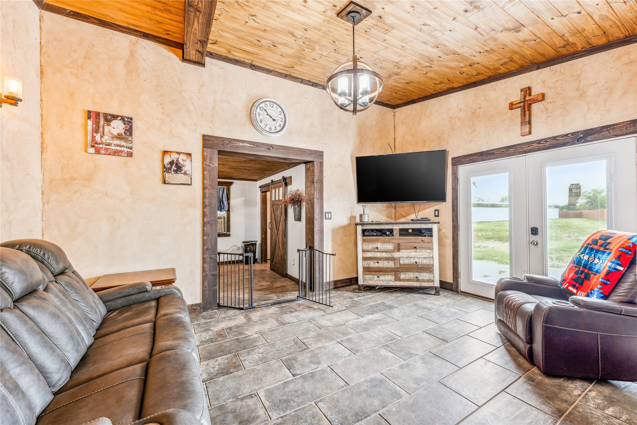 2283 US Highway 281 N