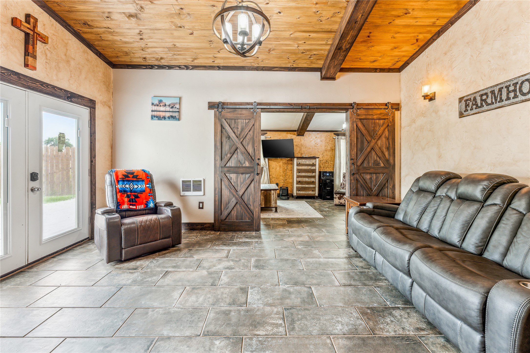 2283 US Highway 281 N