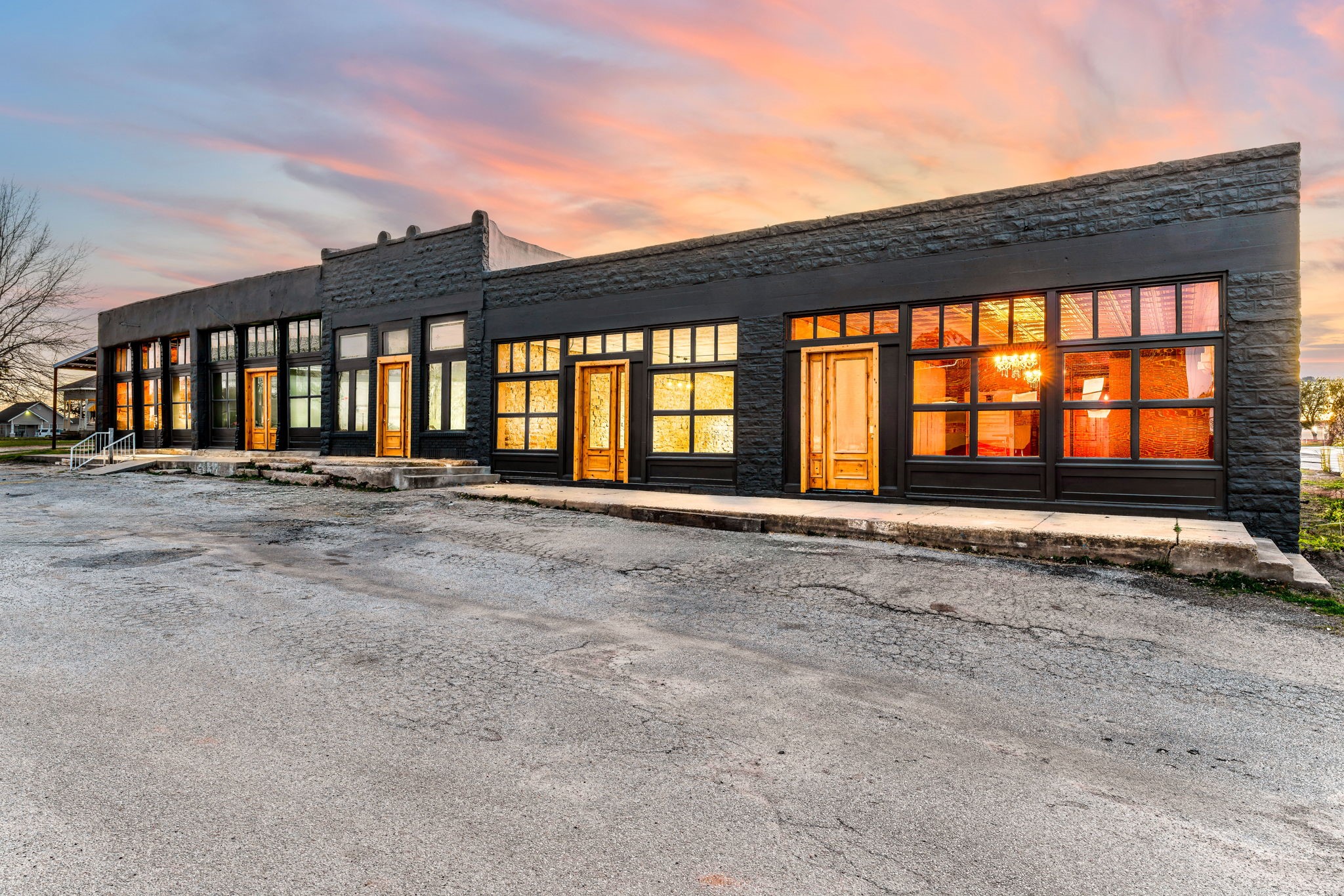 104 S Kickapoo Street 200