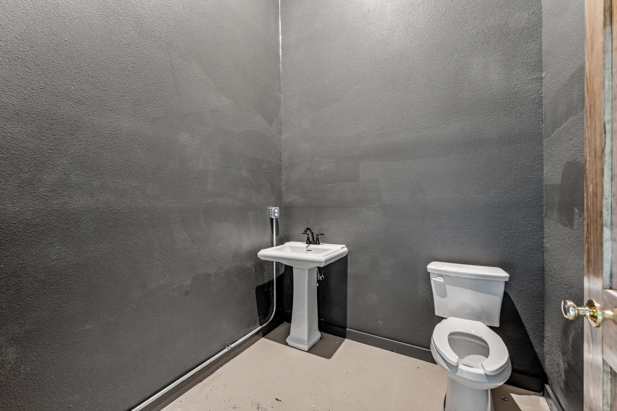 104 S Kickapoo Street 200
