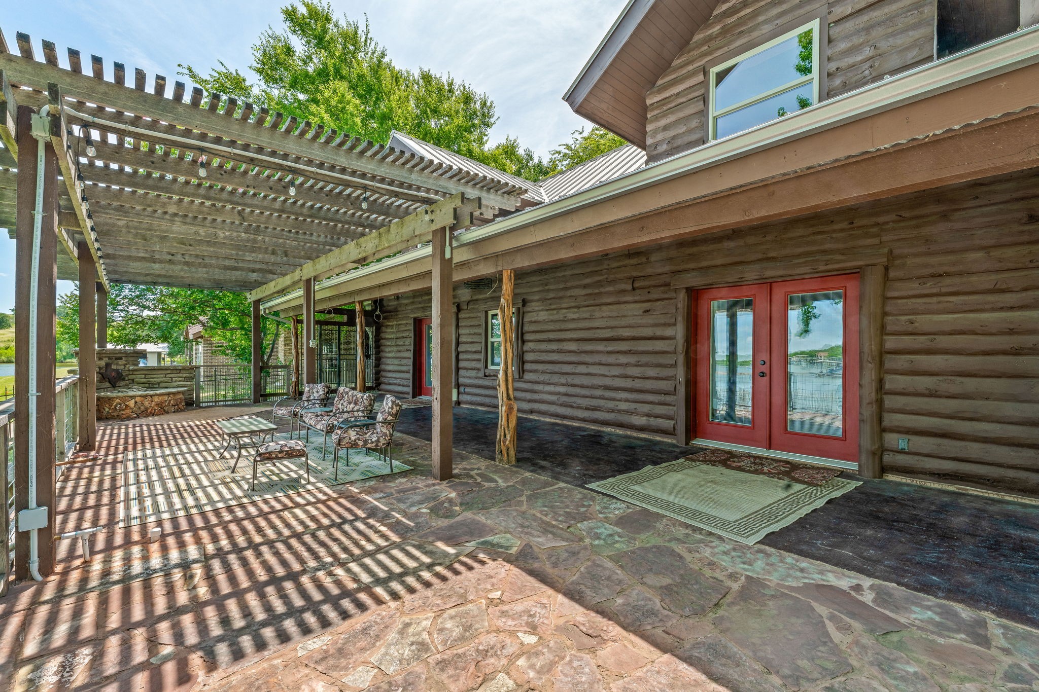 3245 Lakeside Drive