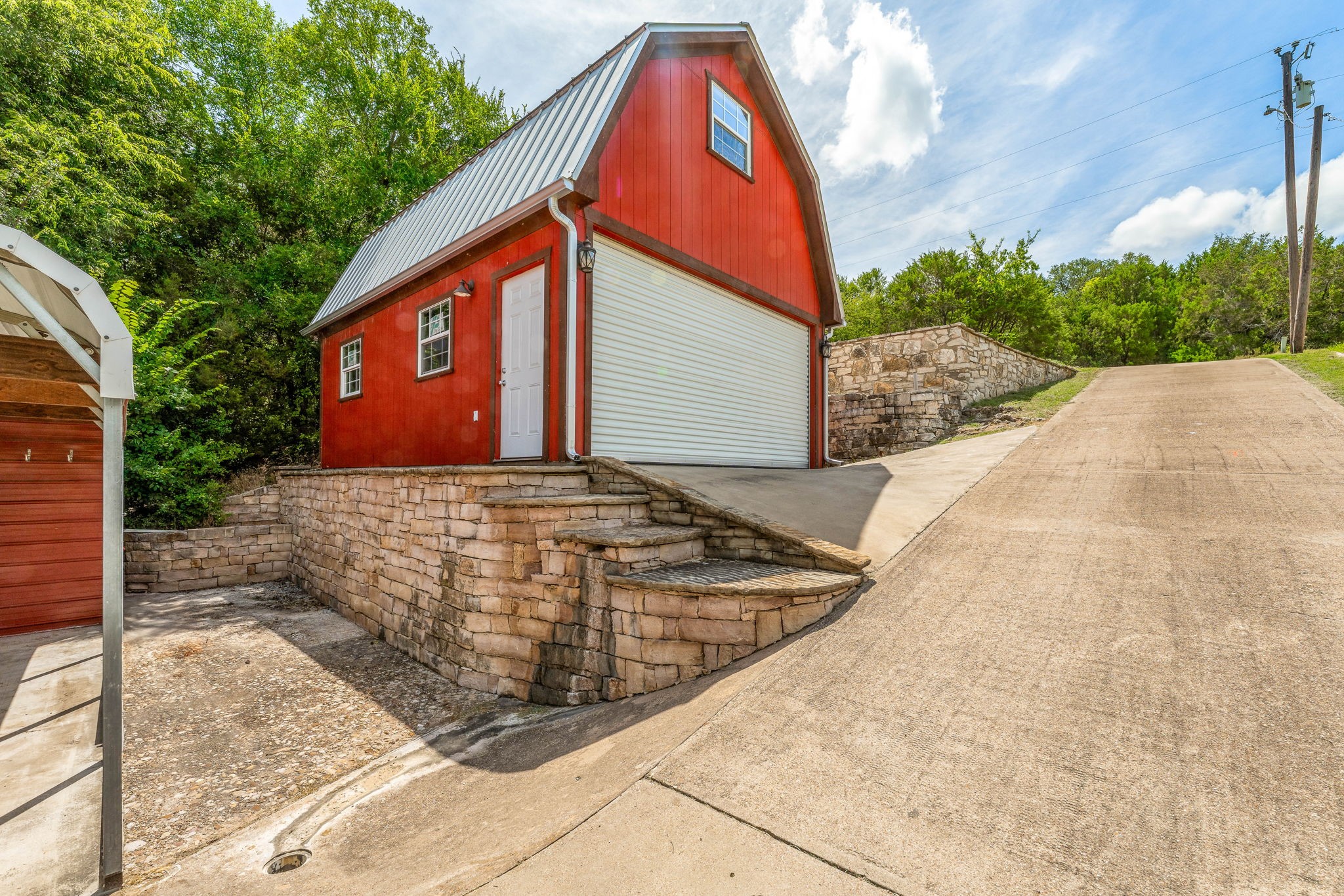 3245 Lakeside Drive